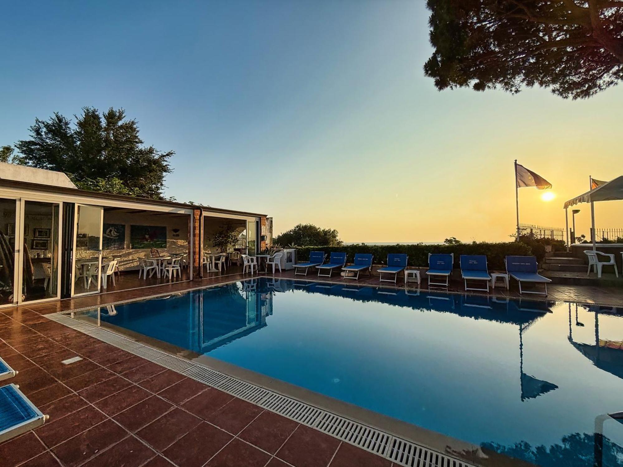 Hotel Mena 3*